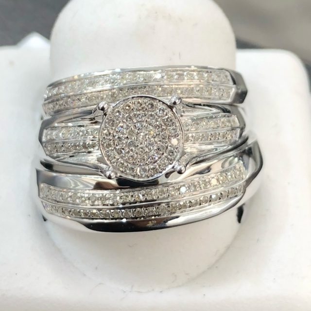 image0 14Kt White Gold Trio Set - Image 1
